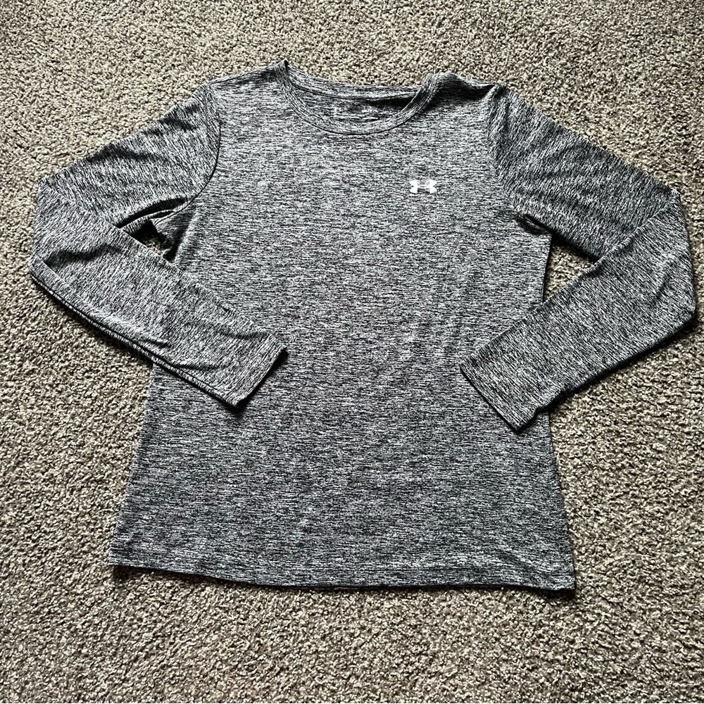 Women’s under armour heather grey long sleeve tshirt